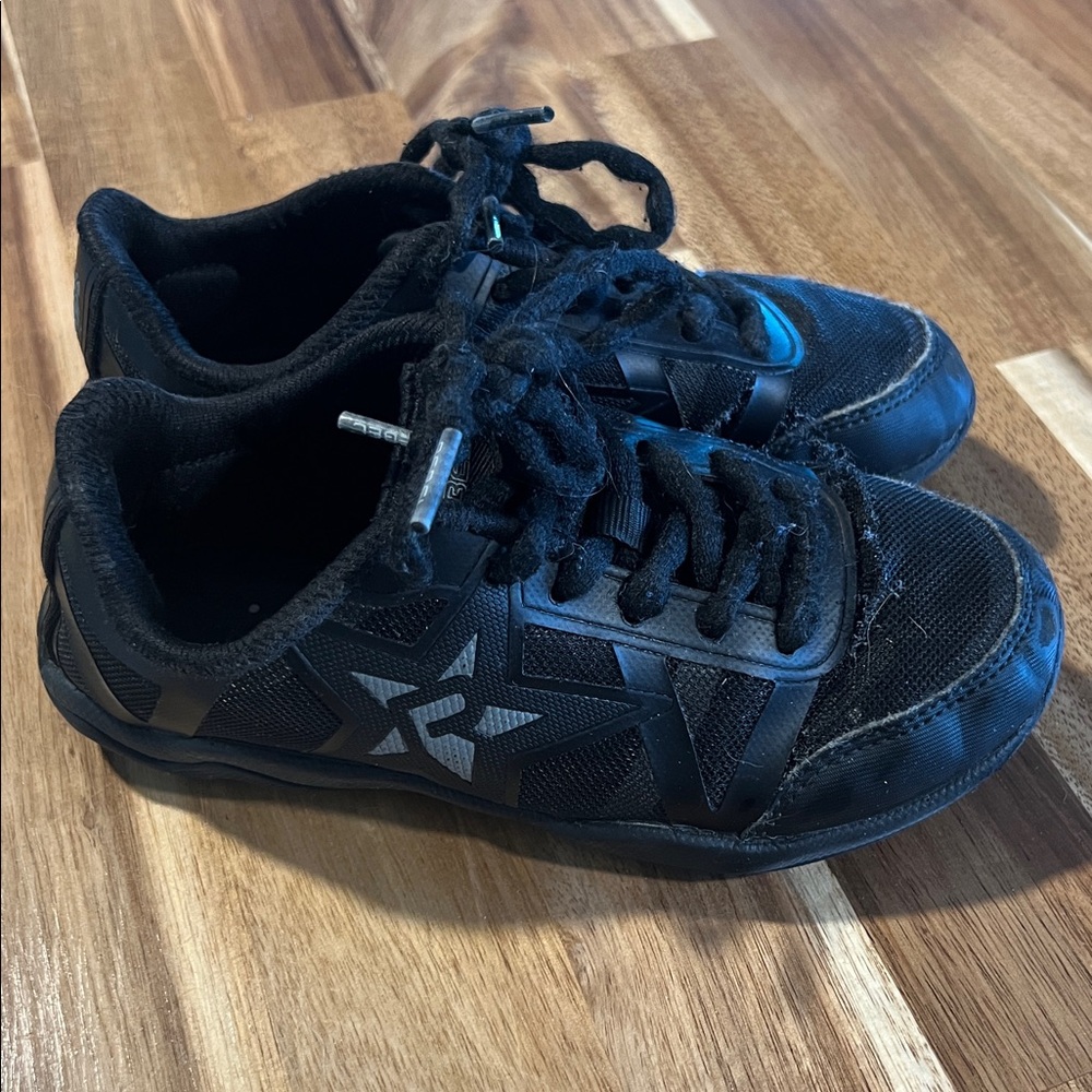 Rebel athletic Ruthless Cheer Shoes 13Y